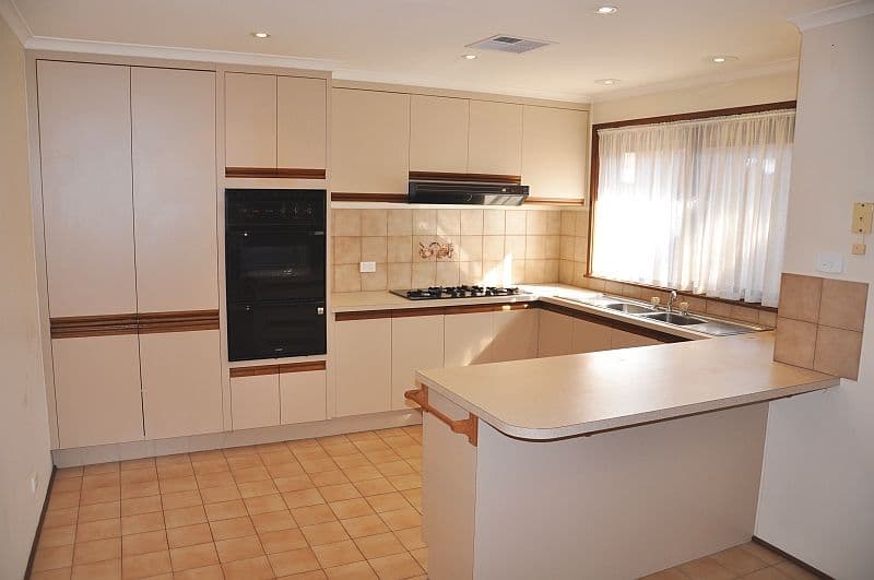 16 Azalea Avenue, MILL PARK VIC 3082, Mill Park - Thumbnail 2