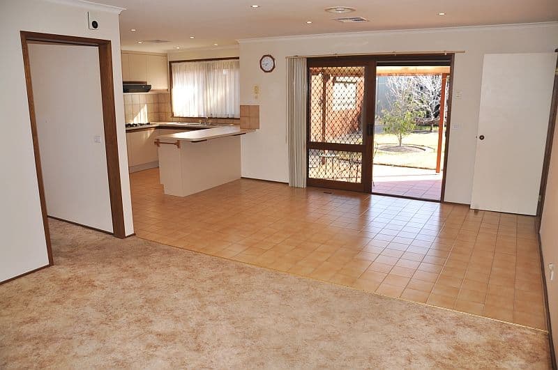 16 Azalea Avenue, MILL PARK VIC 3082, Mill Park - Thumbnail 4