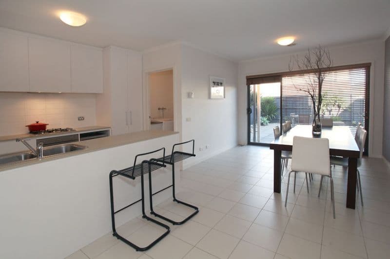 27 Southampton Drive, MULGRAVE VIC 3170, Mulgrave - Thumbnail 2