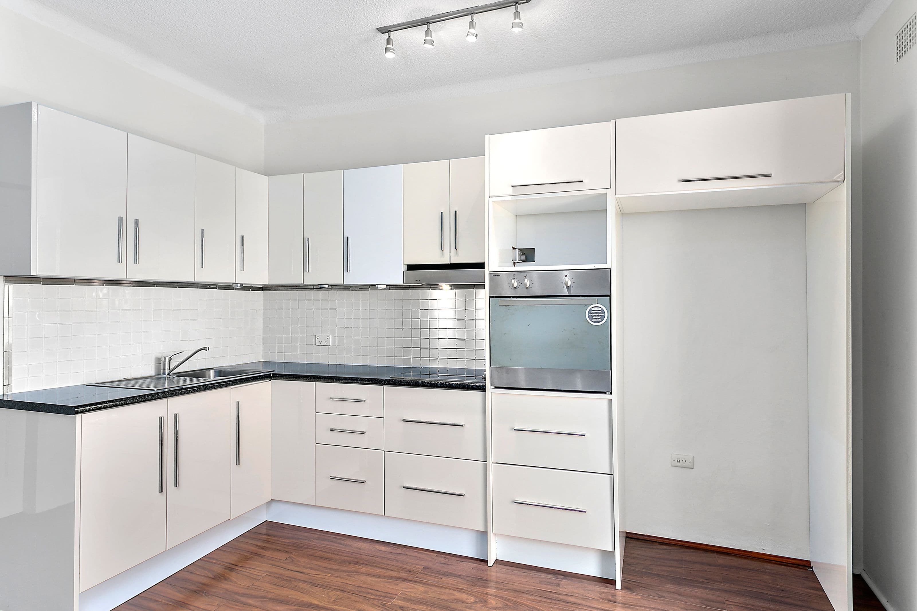 16-18 Bruce Street, BRIGHTON-LE-SANDS NSW 2216, Brighton-Le-Sands - Thumbnail 2