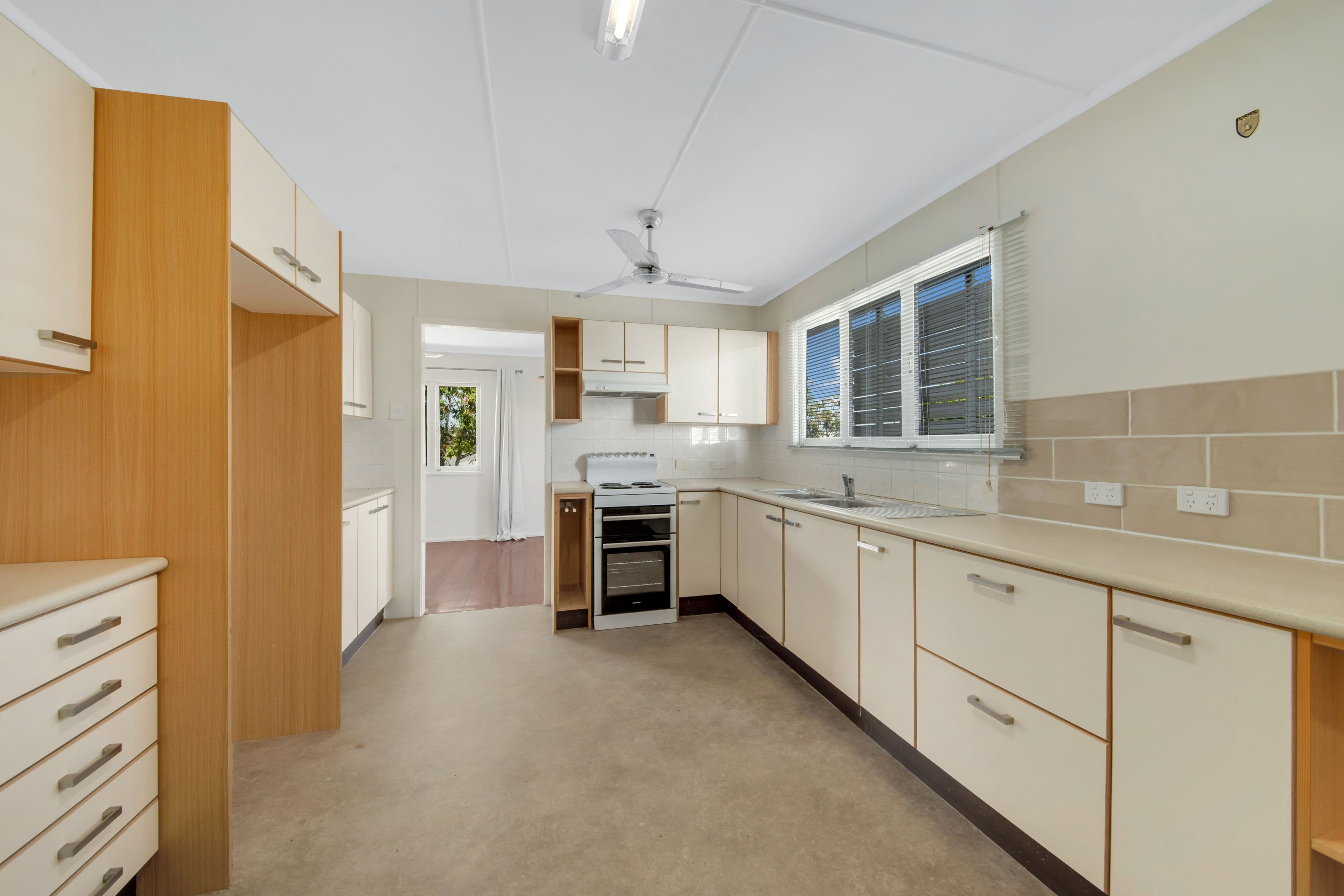 14 Paterson Street, West Gladstone QLD 4680, West Gladstone - Thumbnail 5