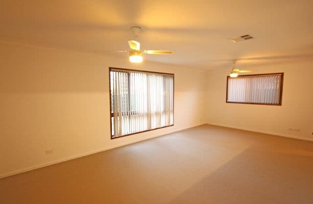 15 Naylor Place, INGLEBURN NSW 2565, Ingleburn - Thumbnail 2
