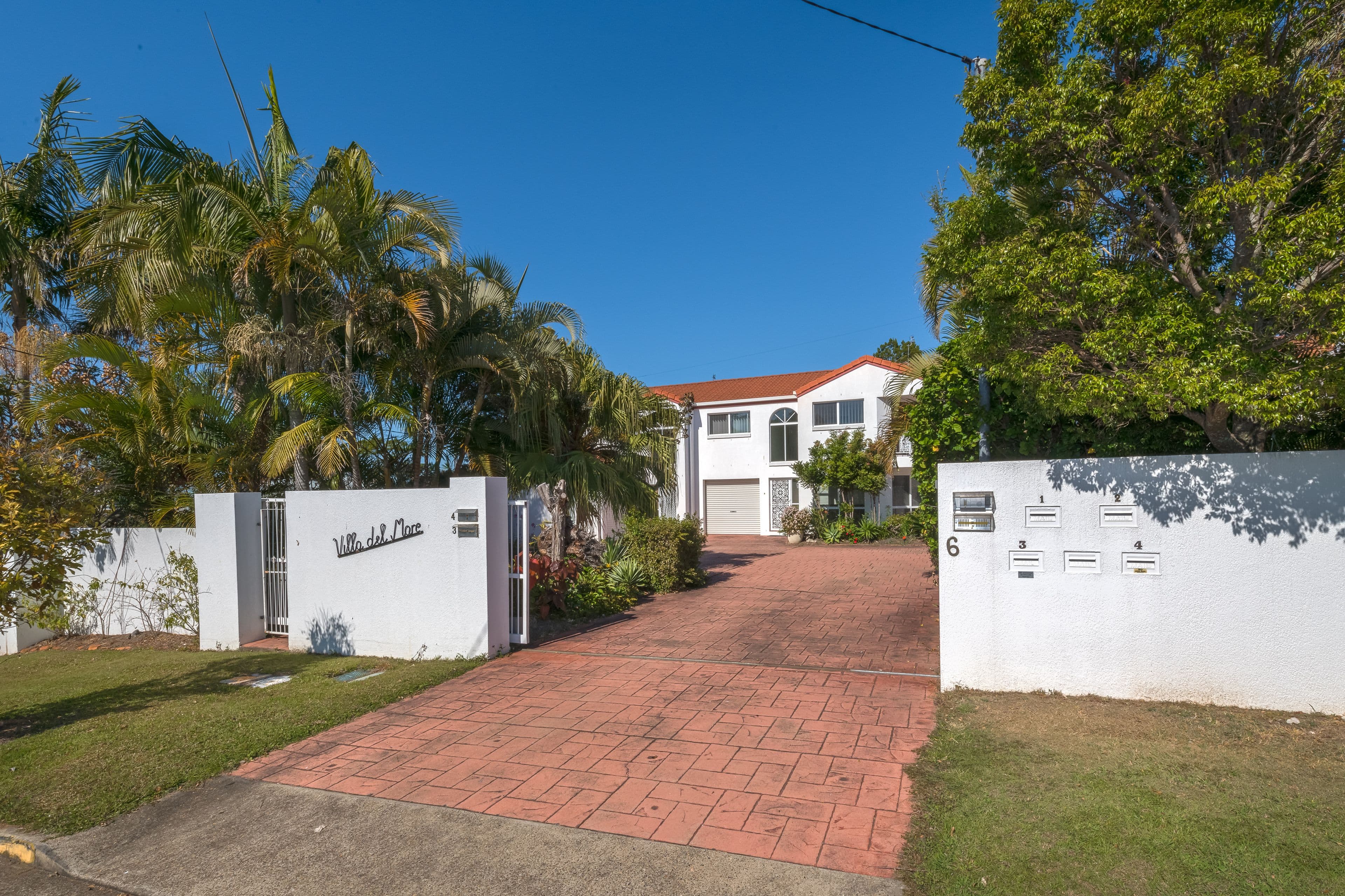 6 Clinton Street, Labrador QLD 4215, Labrador - Thumbnail 2