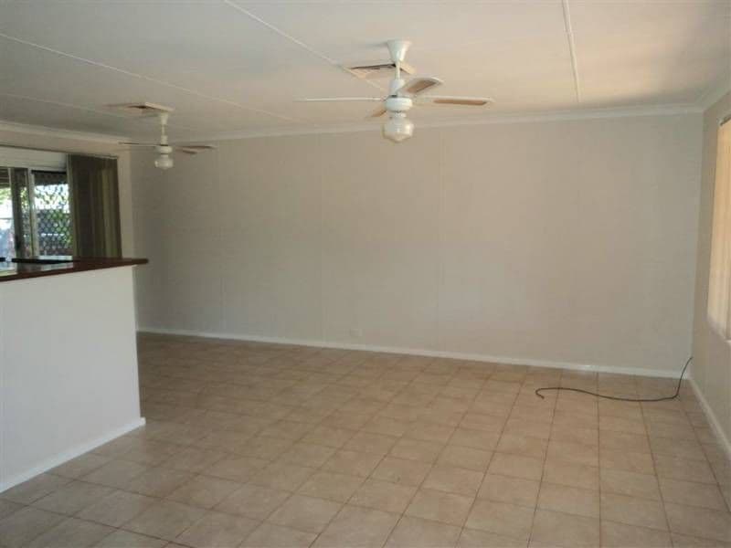 124  Irwin Crescent, DAMPIER WA 6713, Dampier - Thumbnail 3