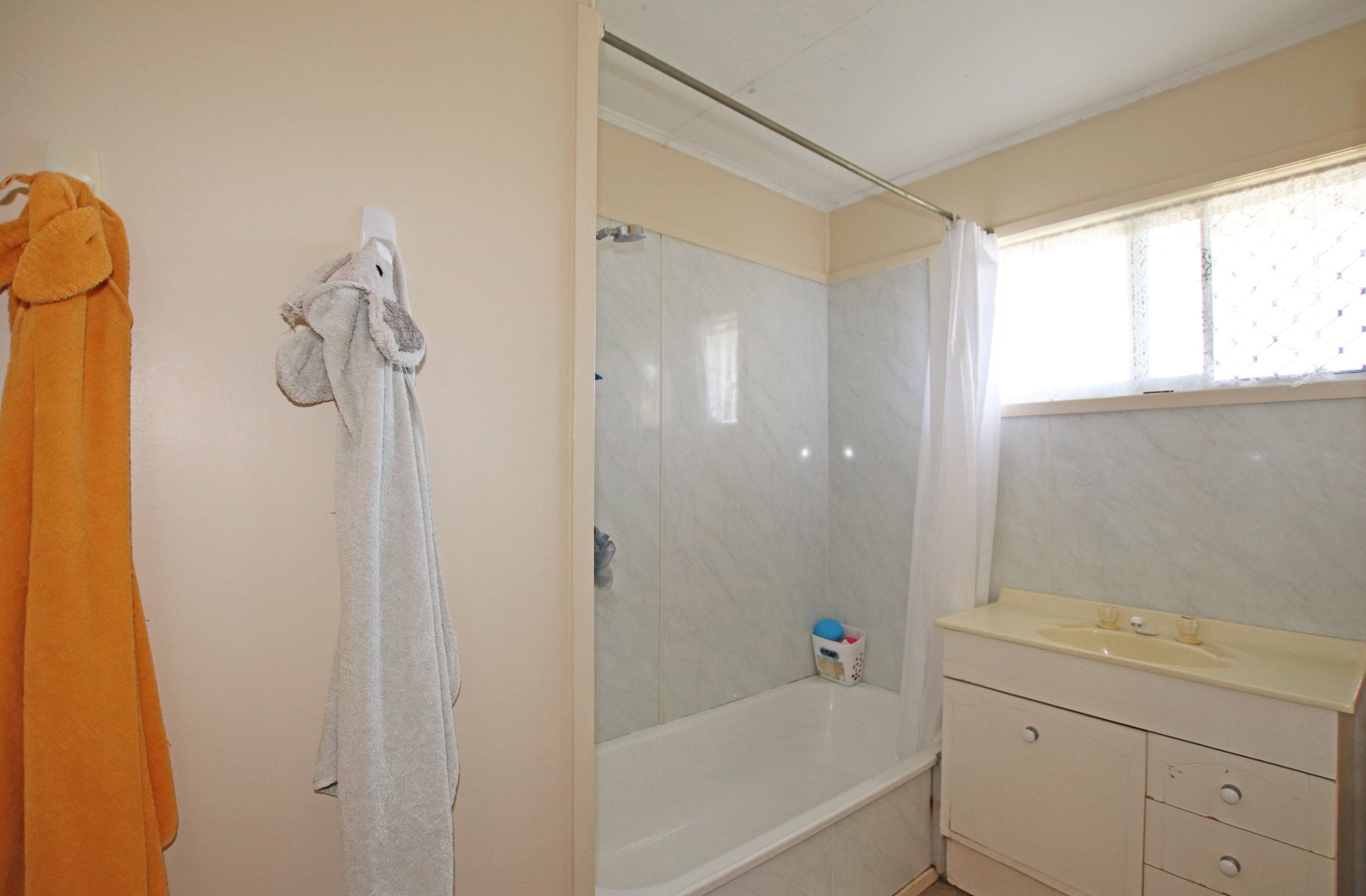 33 Granville Street, Biloela QLD 4715, Biloela - Thumbnail 6