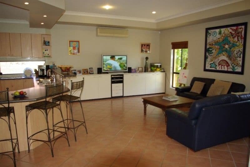 53 Maltravers Drive, ARUNDEL QLD 4214, Arundel - Thumbnail 5