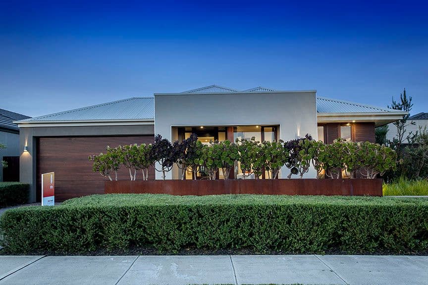 17 Winchcombe Way, Cranbourne North VIC 3977, Cranbourne North - Thumbnail 2