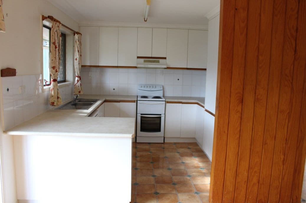 52 Booth Avenue, Tannum Sands QLD 4680, Tannum Sands - Thumbnail 3