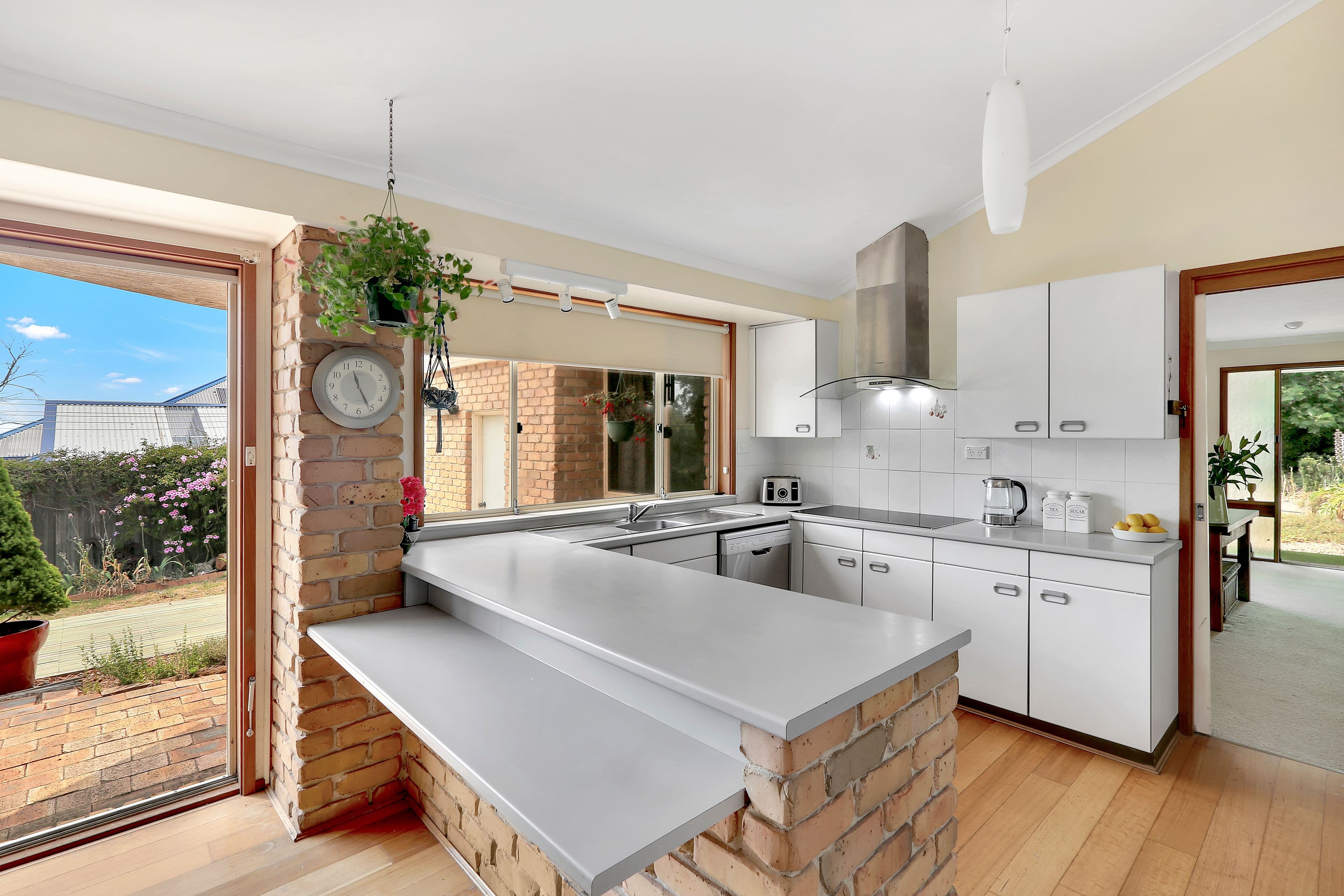 6 Chatsworth Road, Mount Victoria - Thumbnail 3
