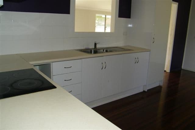 4 Harvey Street, GLADSTONE QLD 4680, West Gladstone - Thumbnail 2