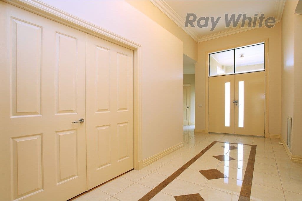 4 Shaftsbury Boulevard, POINT COOK VIC 3030, Point Cook - Thumbnail 2
