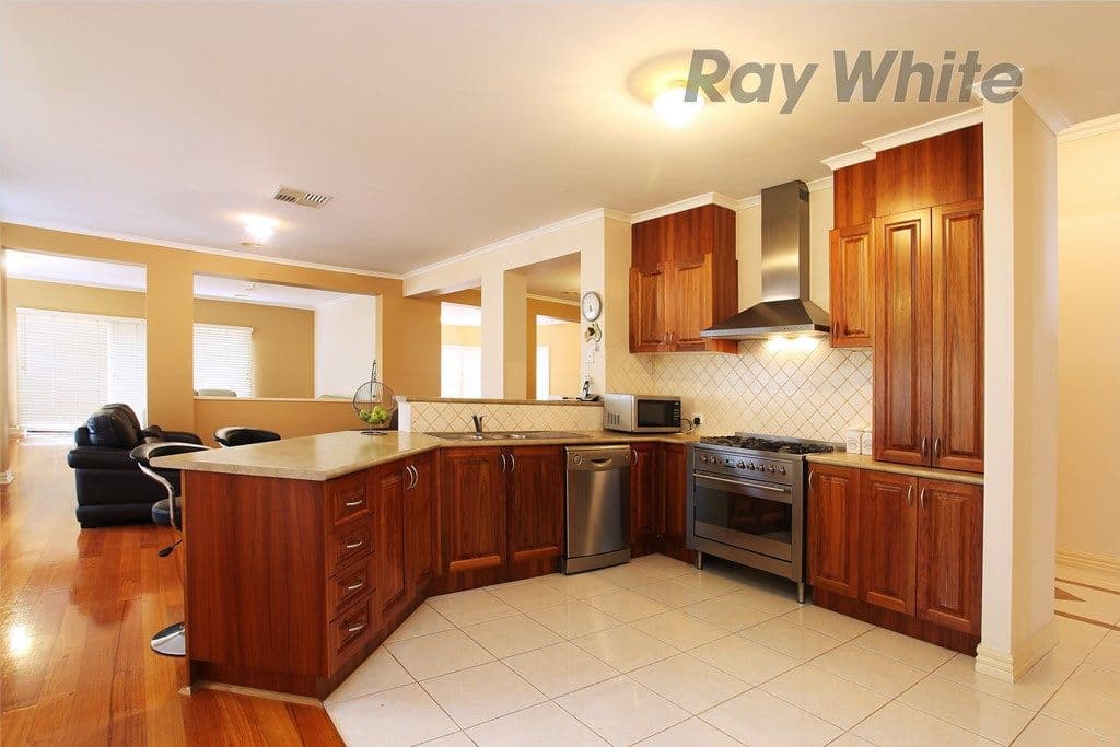 4 Shaftsbury Boulevard, POINT COOK VIC 3030, Point Cook - Thumbnail 4