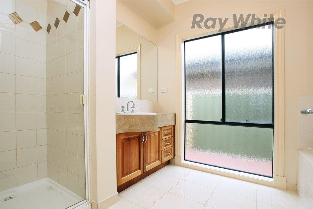 4 Shaftsbury Boulevard, POINT COOK VIC 3030, Point Cook - Thumbnail 8