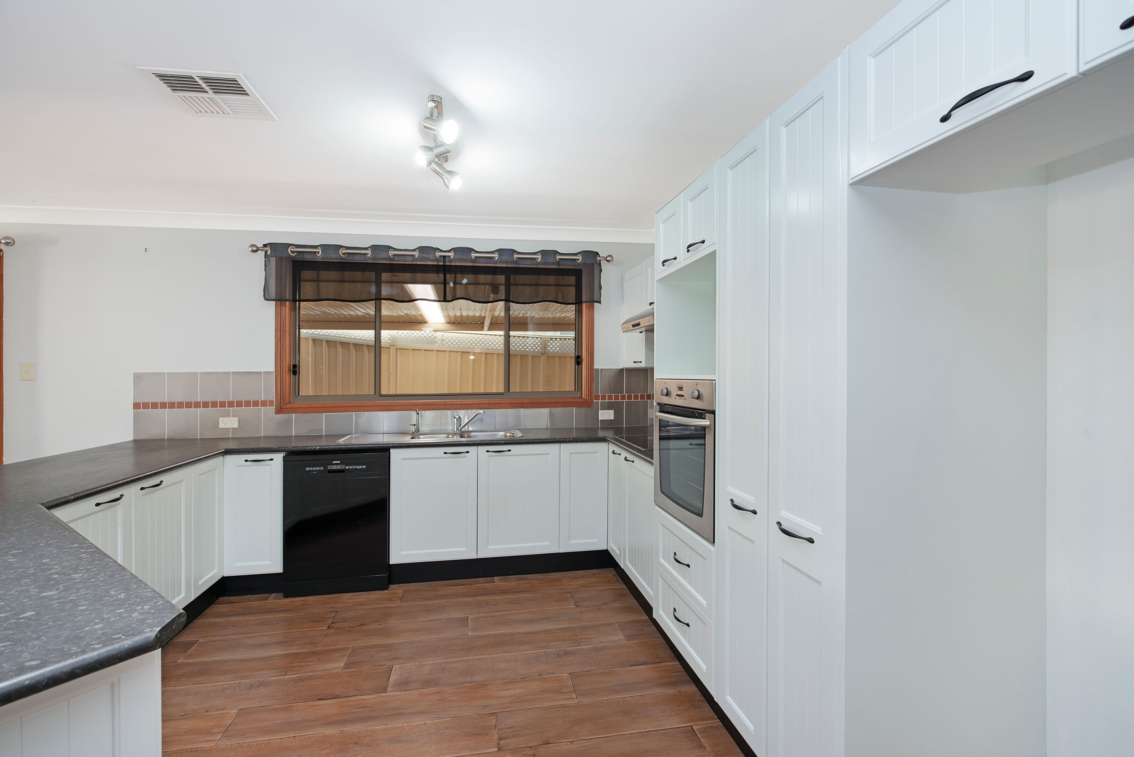 59 Canterbury Drive, Raworth - Thumbnail 6