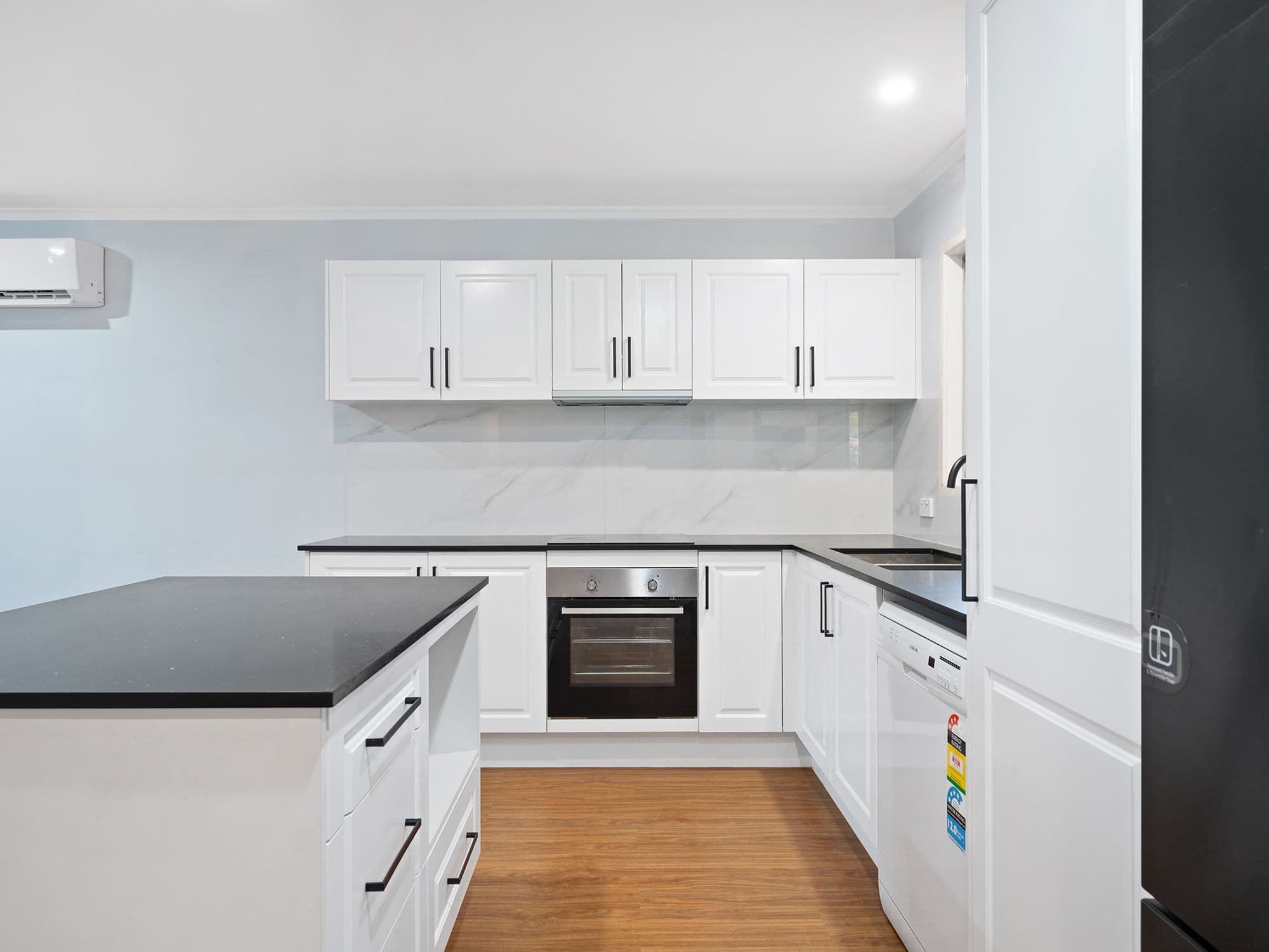 8 Barton Street, Underwood QLD 4119, Underwood - Thumbnail 5