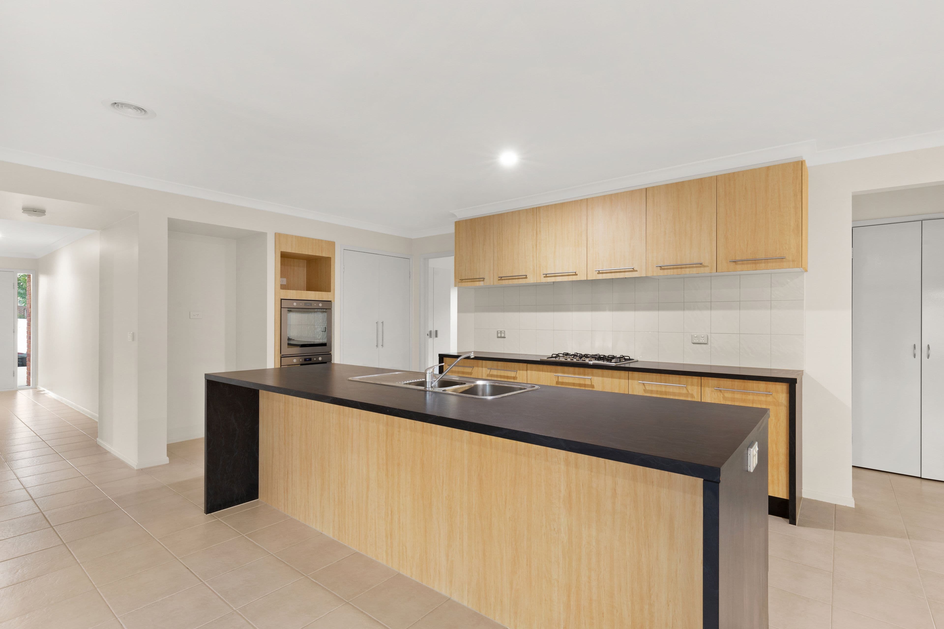 12 Camelia Way, Pakenham VIC 3810, Pakenham - Thumbnail 3