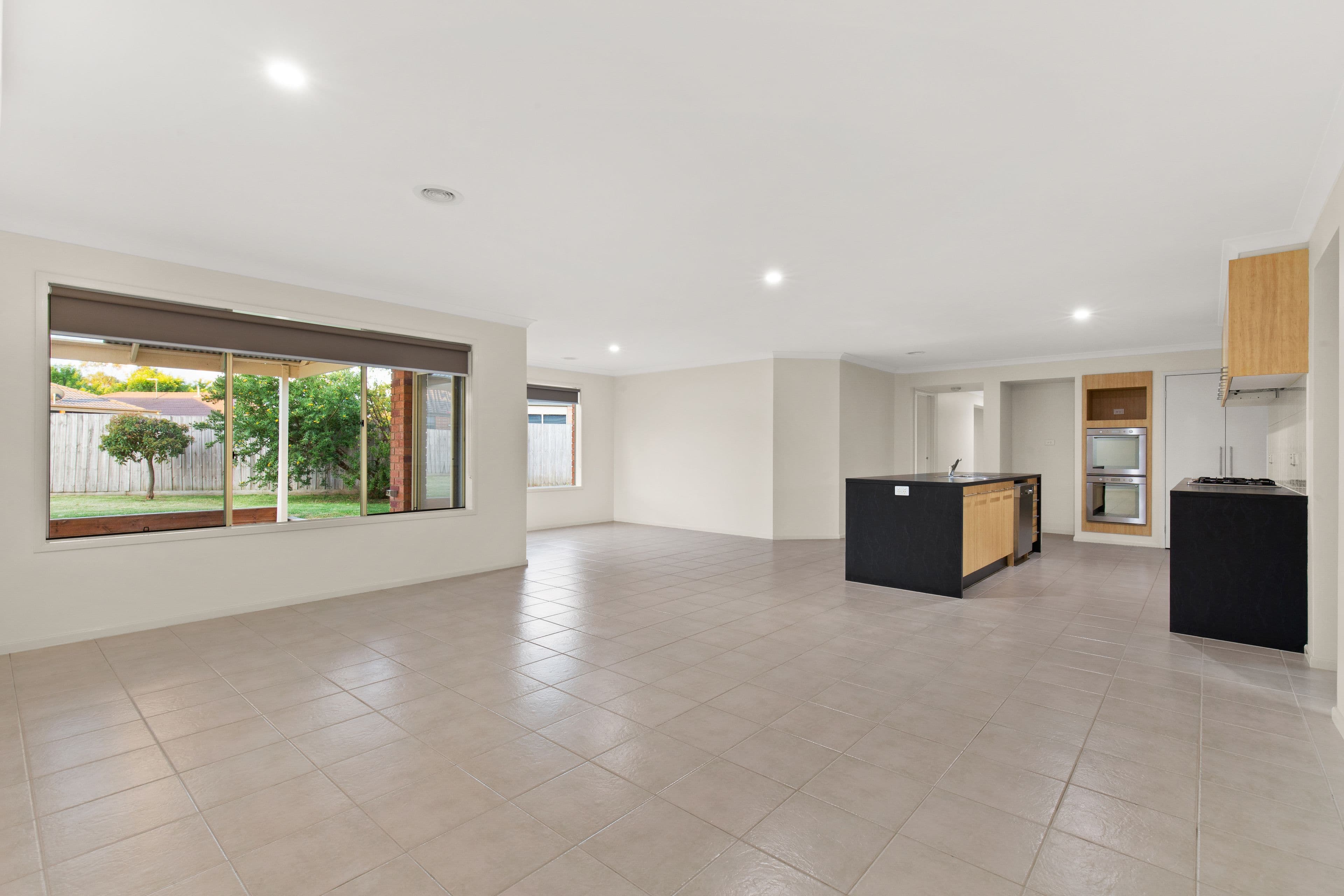 12 Camelia Way, Pakenham VIC 3810, Pakenham - Thumbnail 4