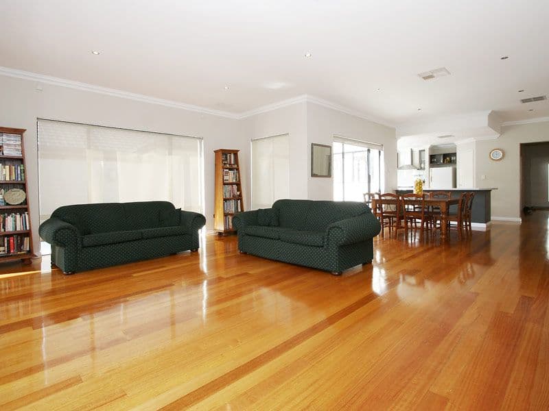 16 Leicester Crescent, CANNING VALE WA 6155, Canning Vale - Thumbnail 4
