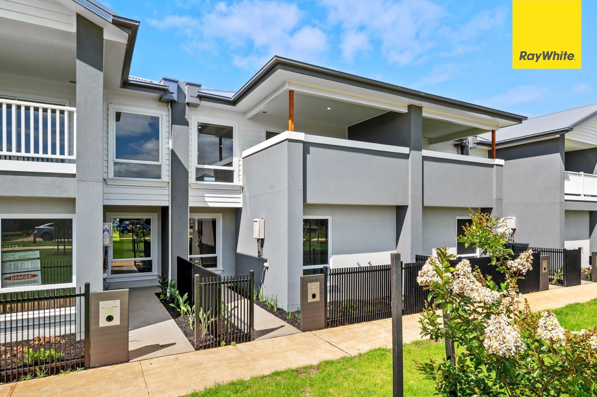 8 Calderwood Walk, Strathtulloh VIC 3338, Strathtulloh - Thumbnail 2