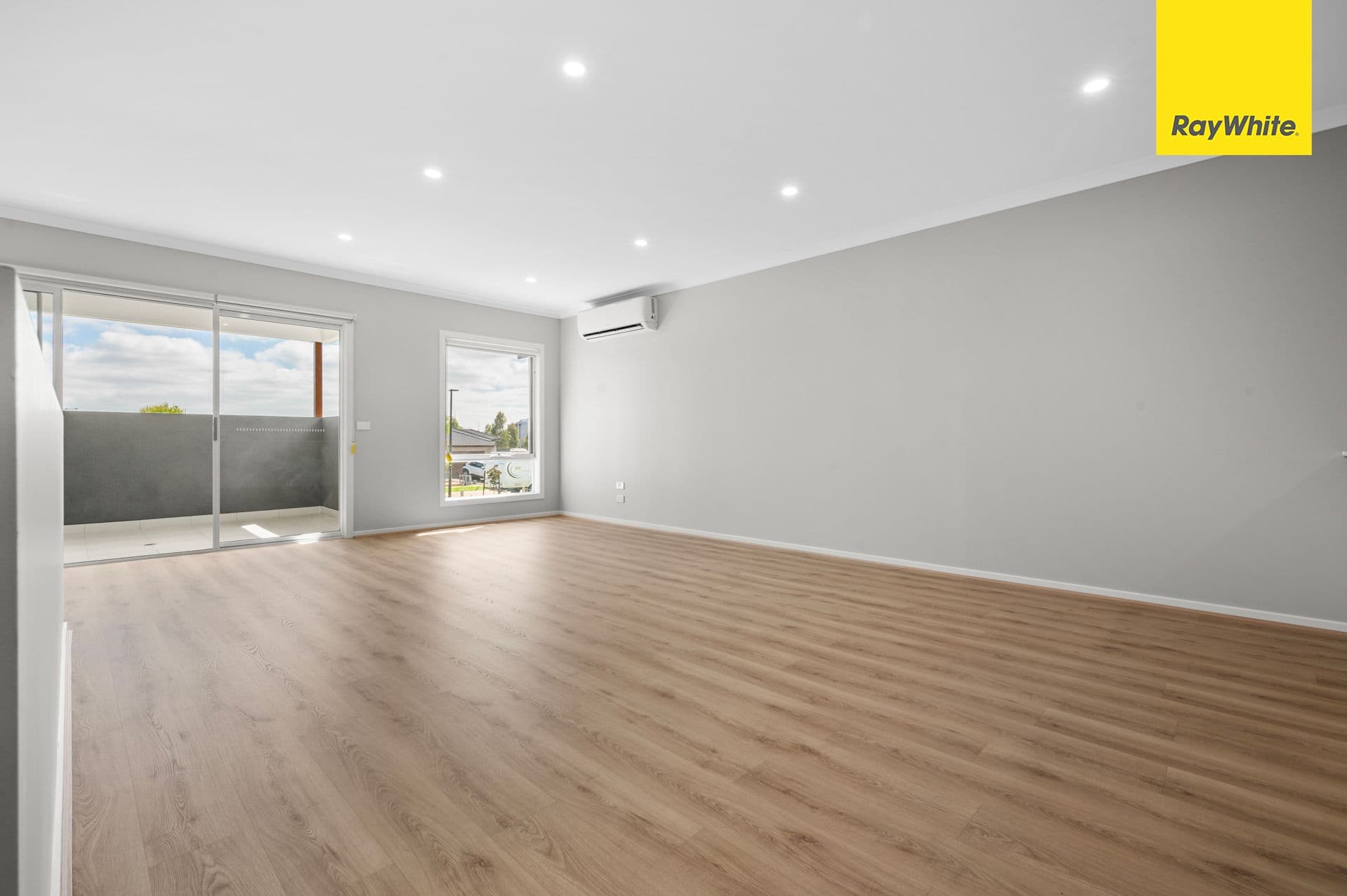 8 Calderwood Walk, Strathtulloh VIC 3338, Strathtulloh - Thumbnail 3