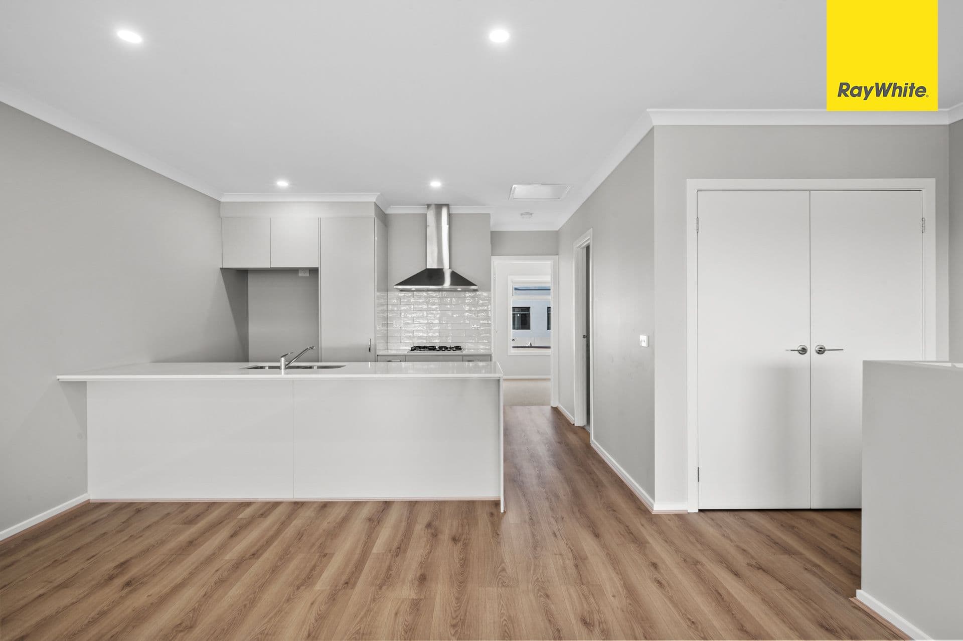 8 Calderwood Walk, Strathtulloh VIC 3338, Strathtulloh - Thumbnail 6