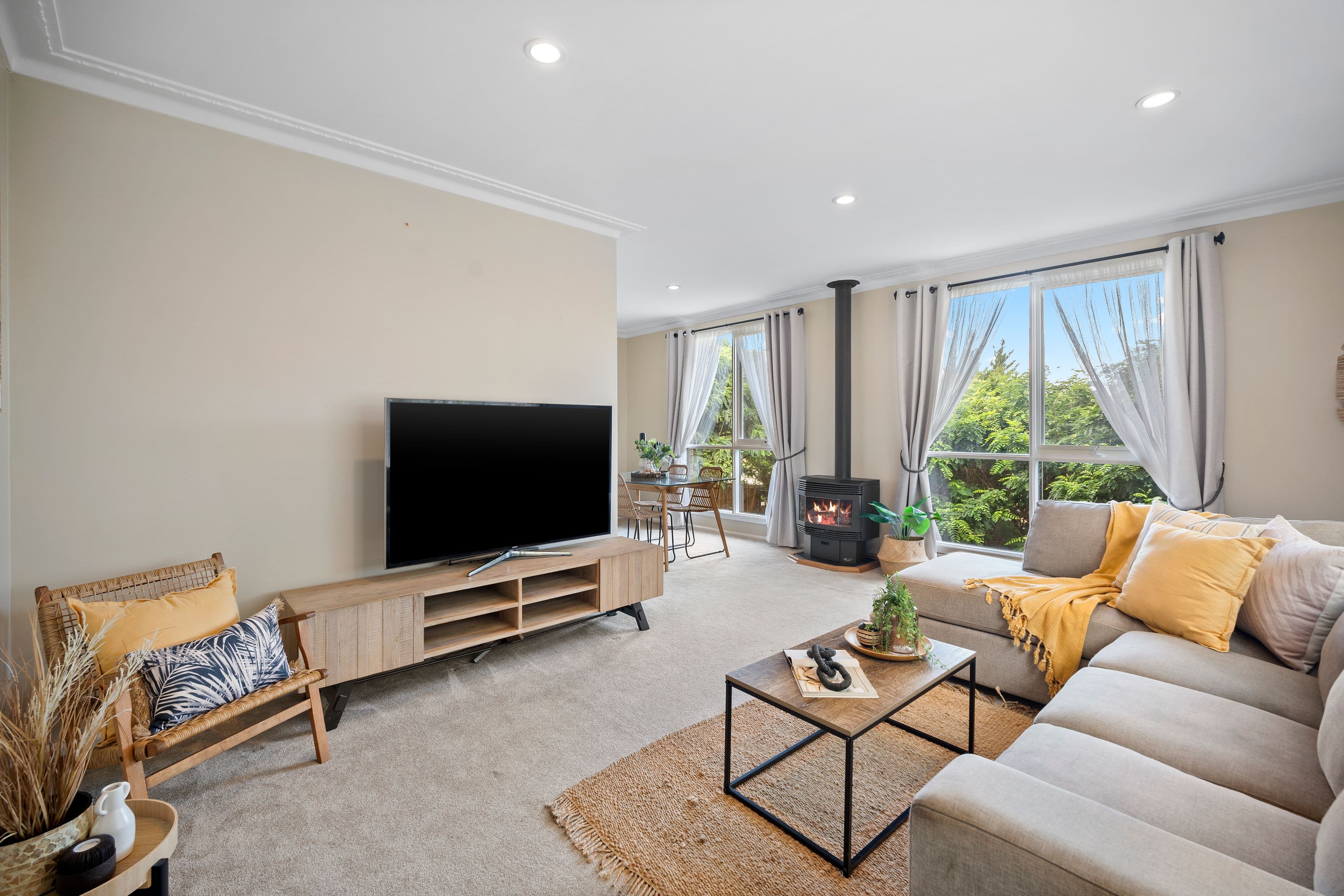 2 Mitta Court, Keilor VIC 3036, Keilor - Thumbnail 2