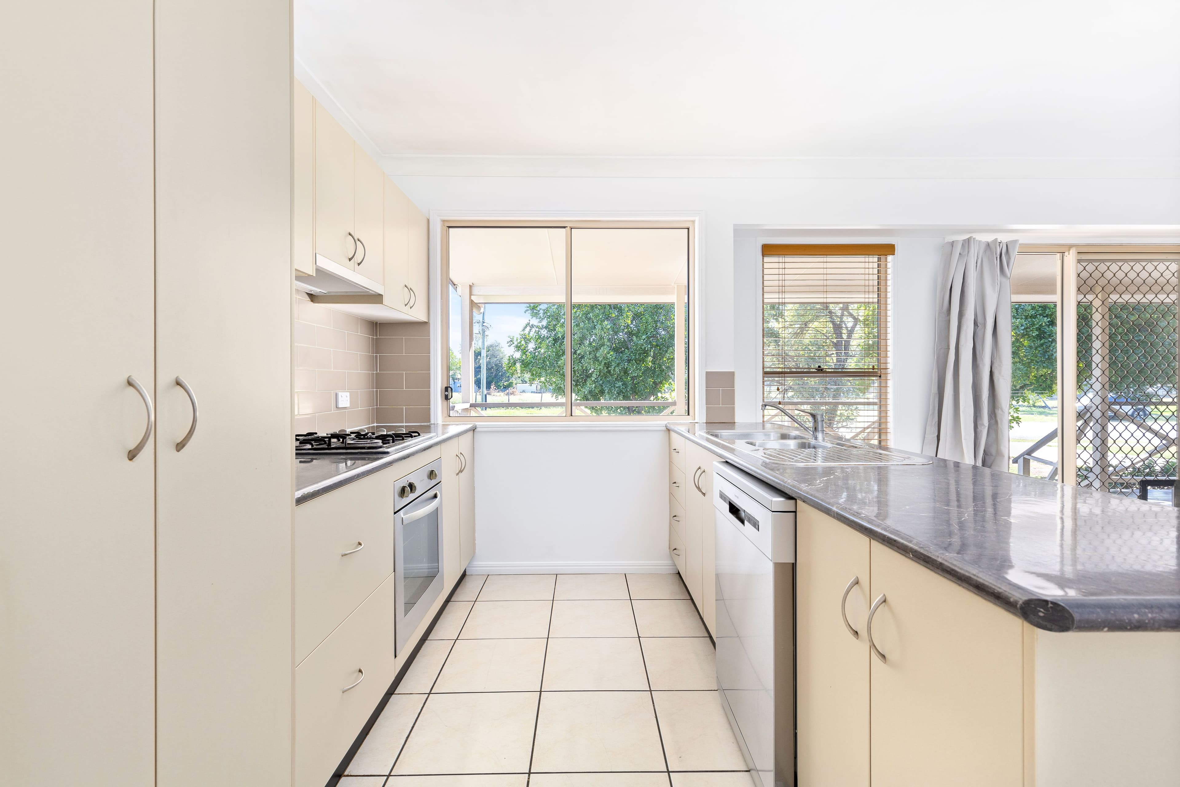 21A Gray Street, Emerald QLD 4720, Emerald - Thumbnail 8