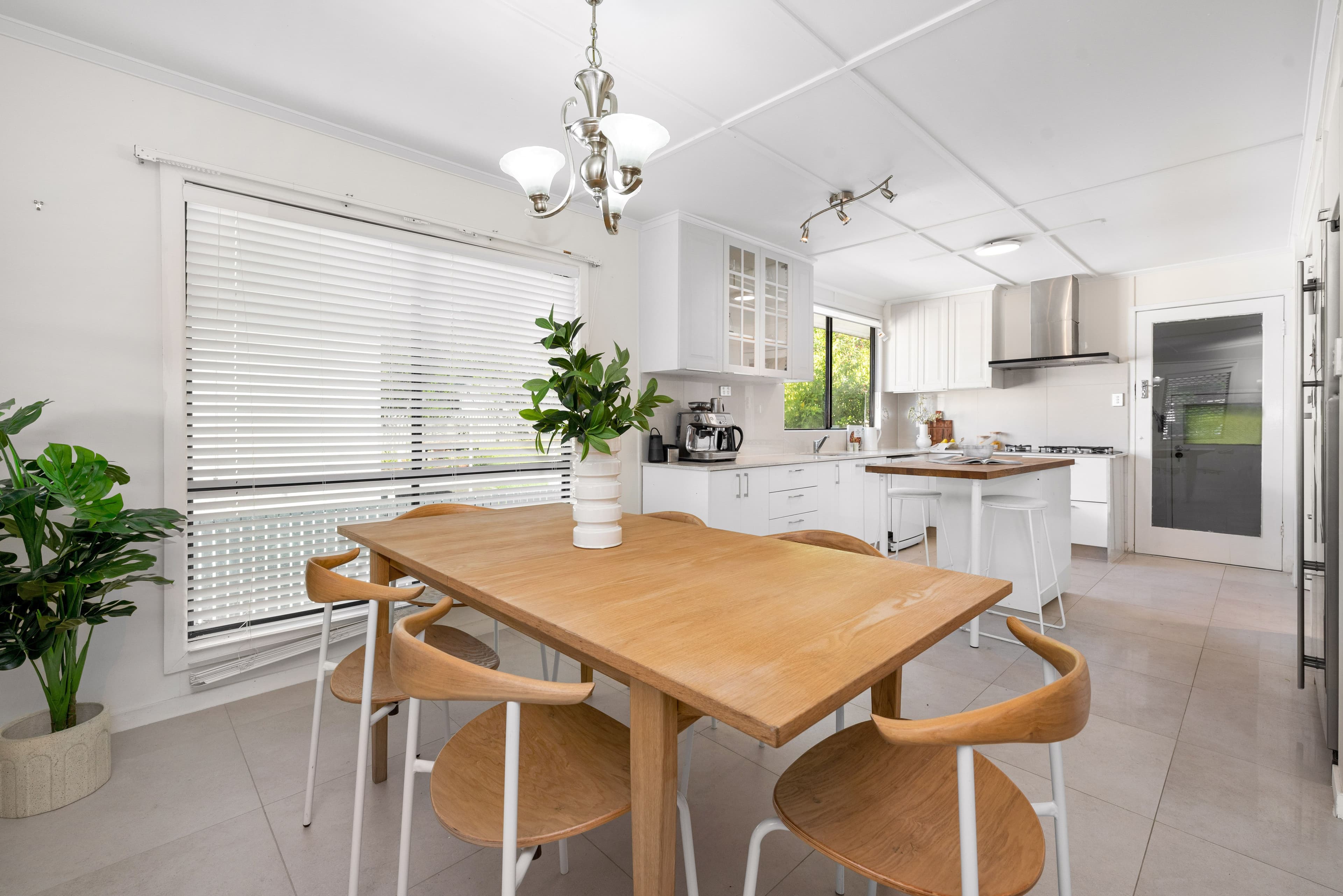 9 Banoon Drive, Wynnum QLD 4178, Wynnum - Thumbnail 2