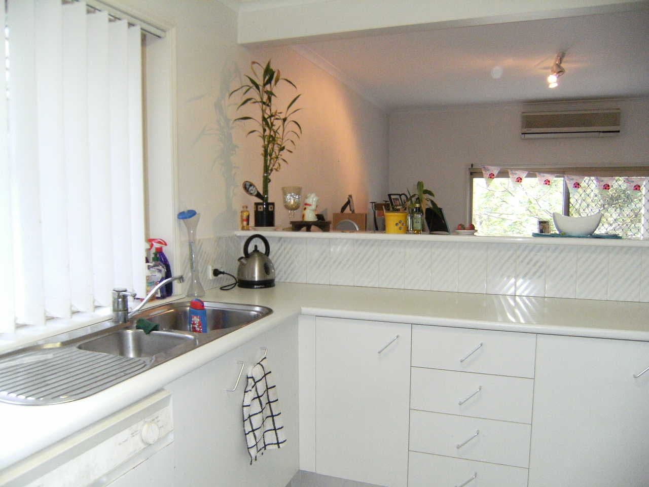 28 STRETTON Drive, HELENSVALE QLD 4212, Helensvale - Thumbnail 4