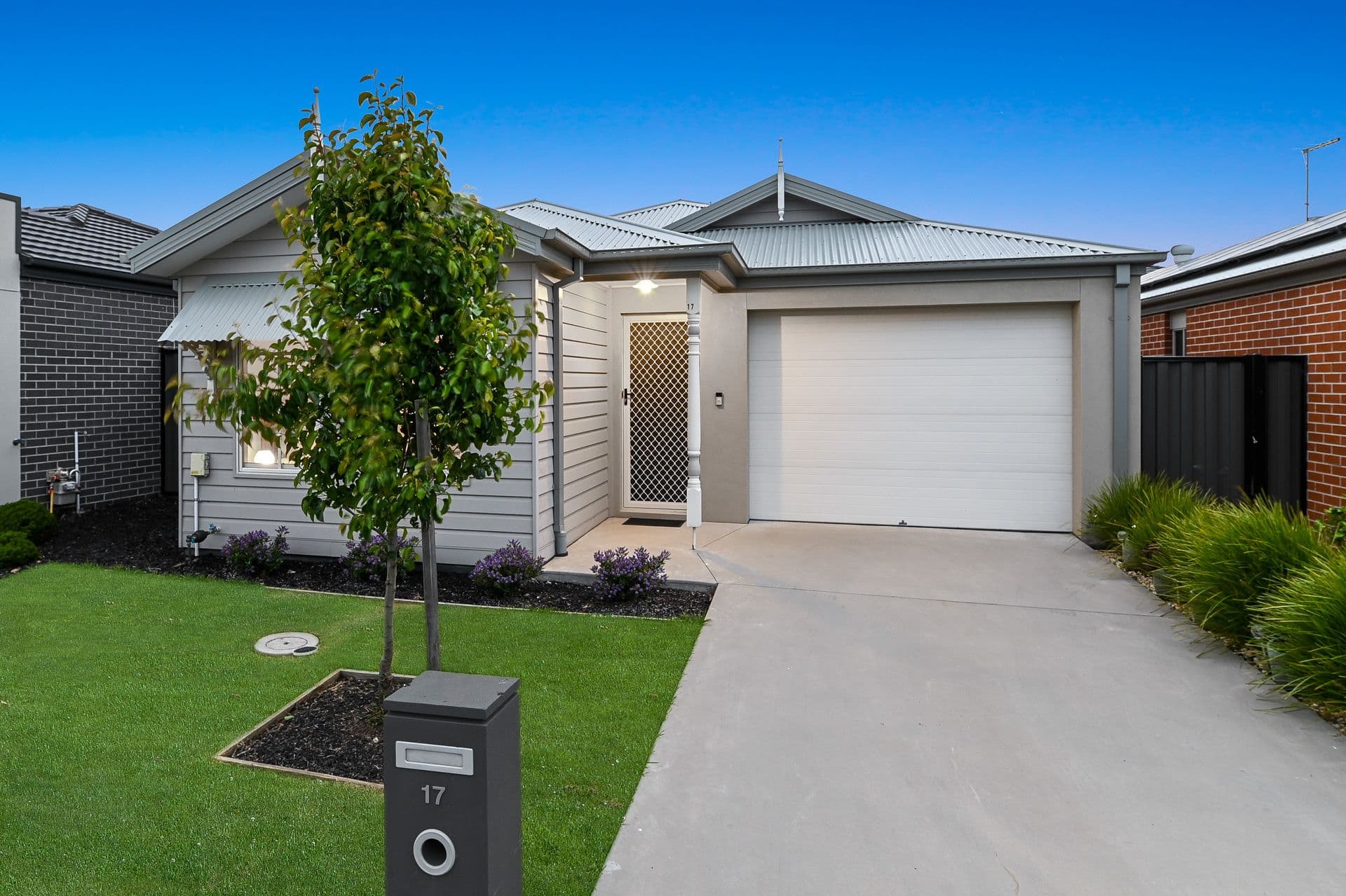 17 Hillsborough Crescent, Berwick VIC 3806, Berwick - Thumbnail 2