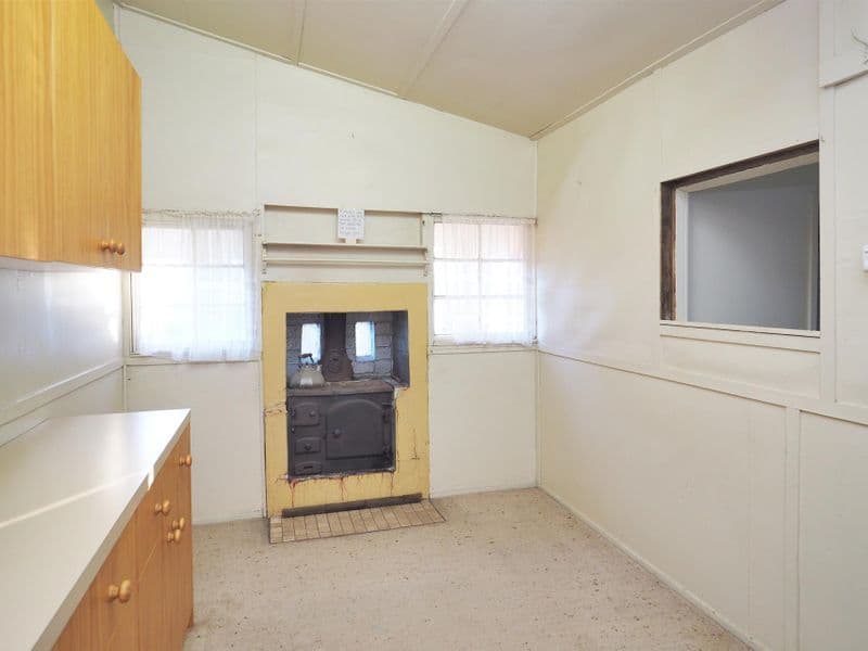 63 Churchill Avenue, Ararat VIC 3377, Ararat - Thumbnail 3