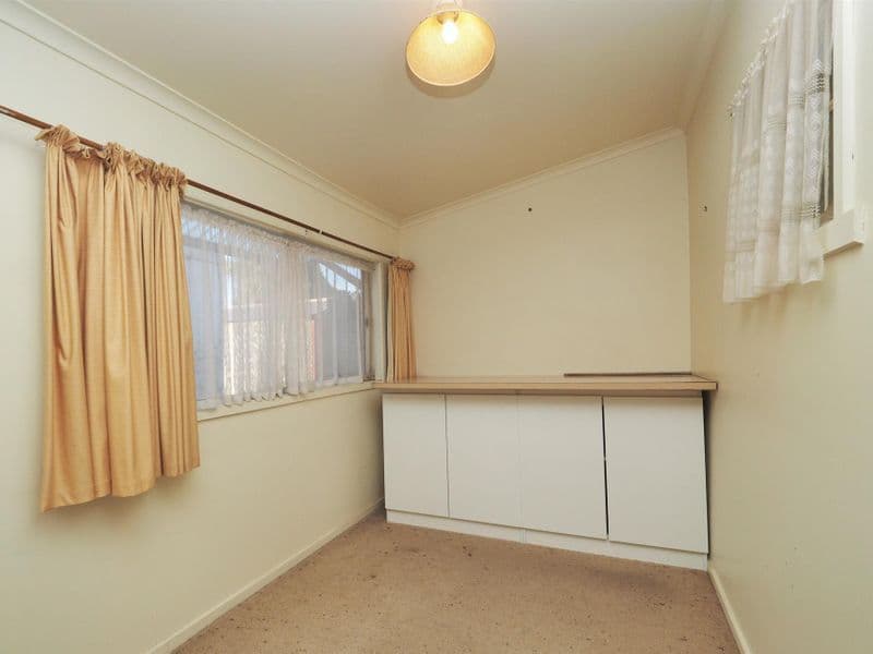 63 Churchill Avenue, Ararat VIC 3377, Ararat - Thumbnail 5