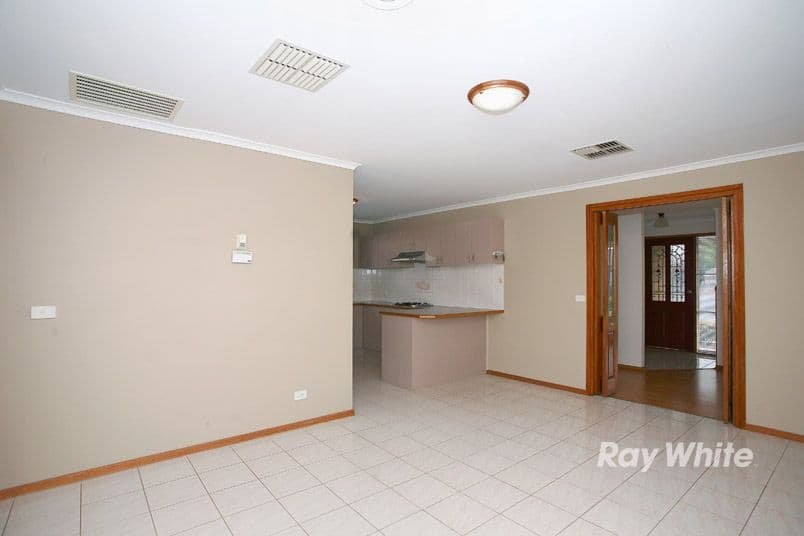 8 Andrea Crescent, CRANBOURNE NORTH VIC 3977, Cranbourne North - Thumbnail 4