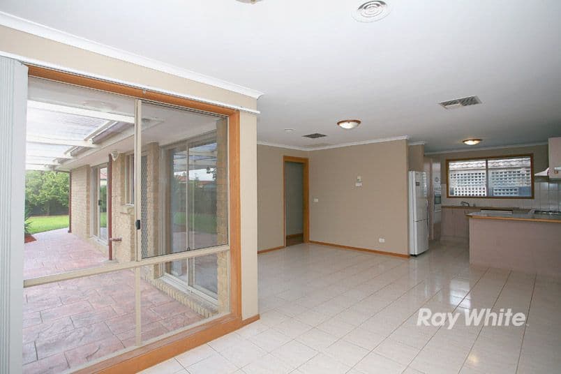 8 Andrea Crescent, CRANBOURNE NORTH VIC 3977, Cranbourne North - Thumbnail 5