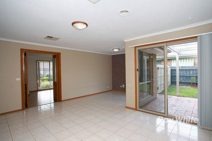 8 Andrea Crescent, CRANBOURNE NORTH VIC 3977, Cranbourne North - Thumbnail 6