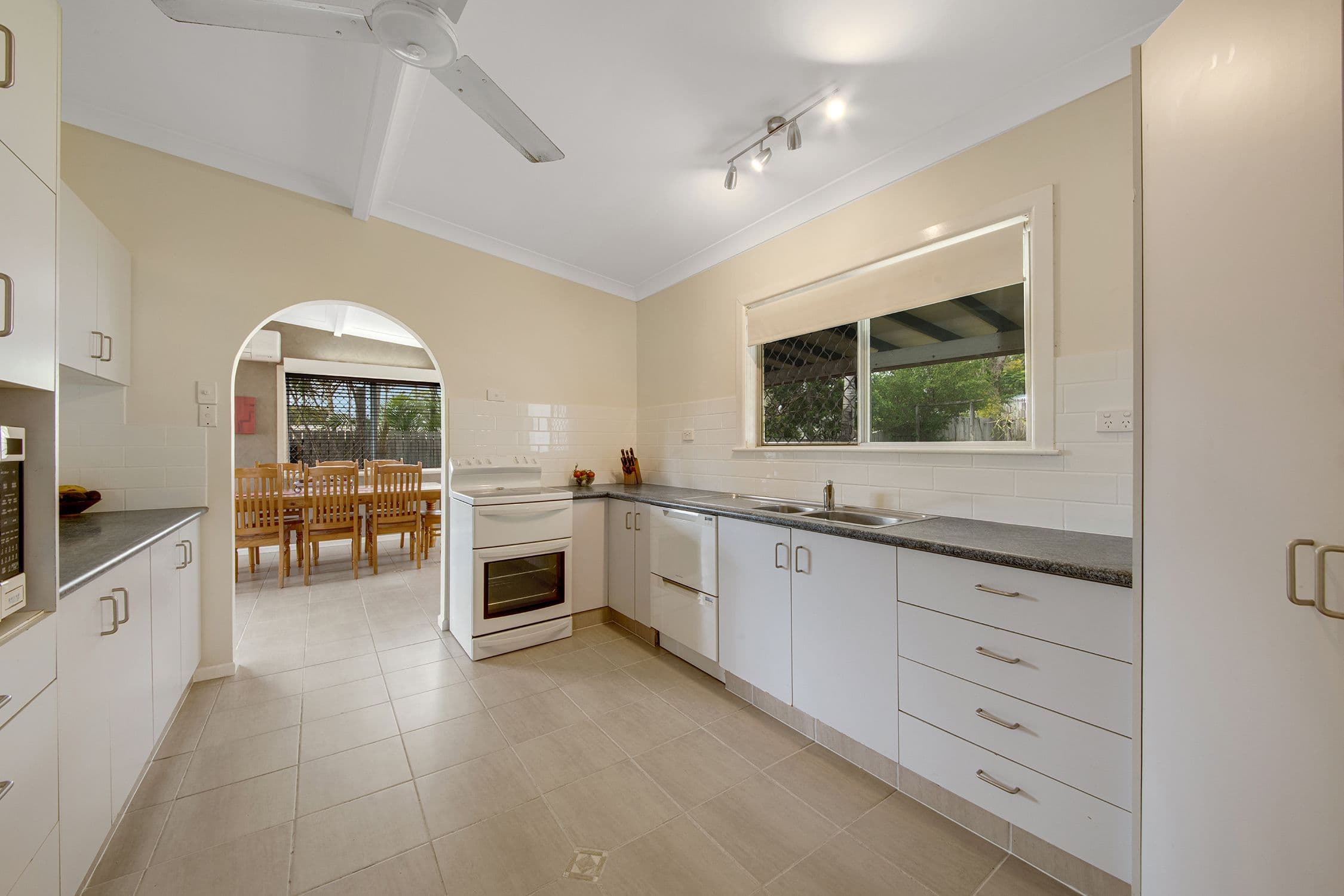 6 Barreenong Street, Glen Eden QLD 4680, Glen Eden - Thumbnail 7