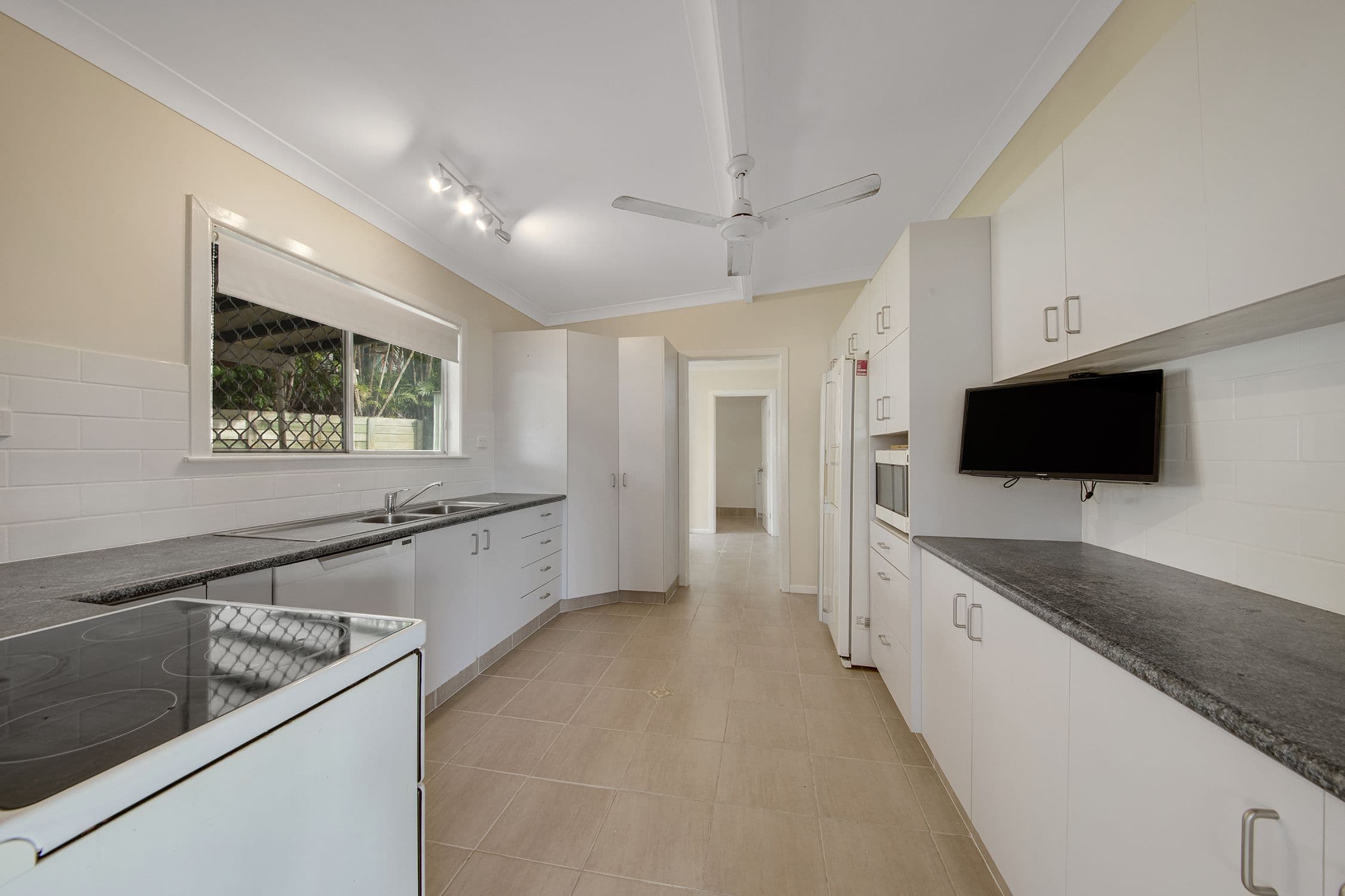 6 Barreenong Street, Glen Eden QLD 4680, Glen Eden - Thumbnail 8