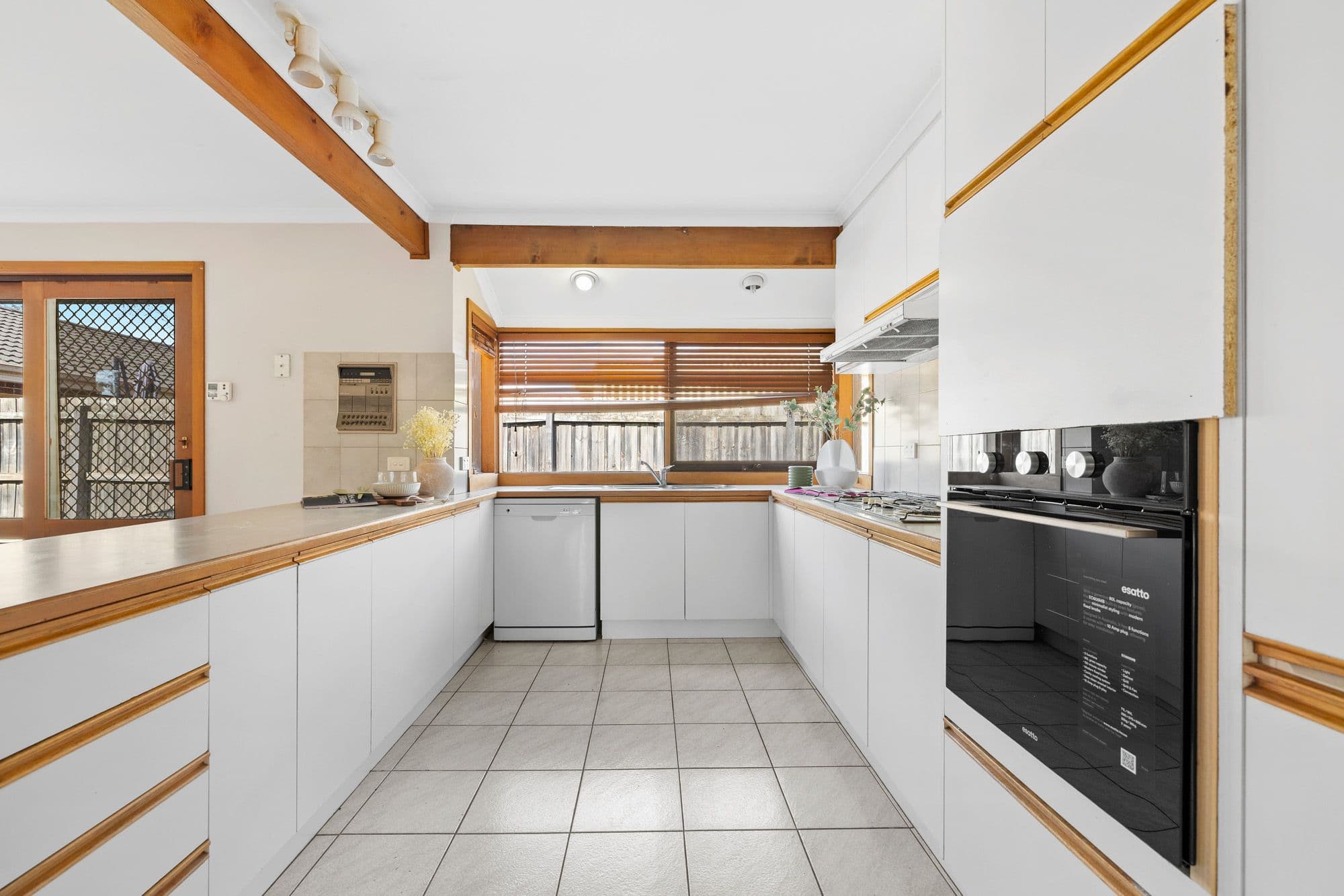 113 Hogans Road, Hoppers Crossing VIC 3029, Hoppers Crossing - Thumbnail 7