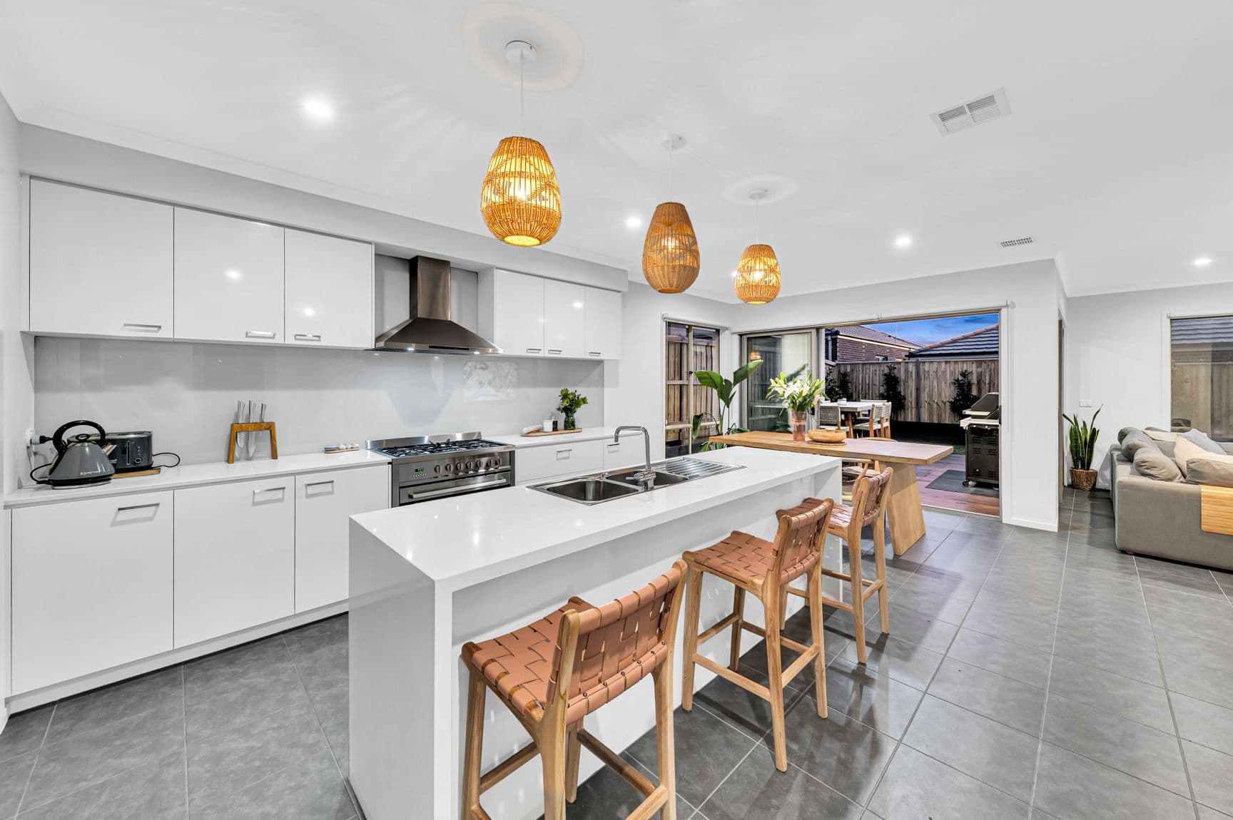 18 Ambassador Circuit, Cranbourne South VIC 3977, Cranbourne South - Thumbnail 5