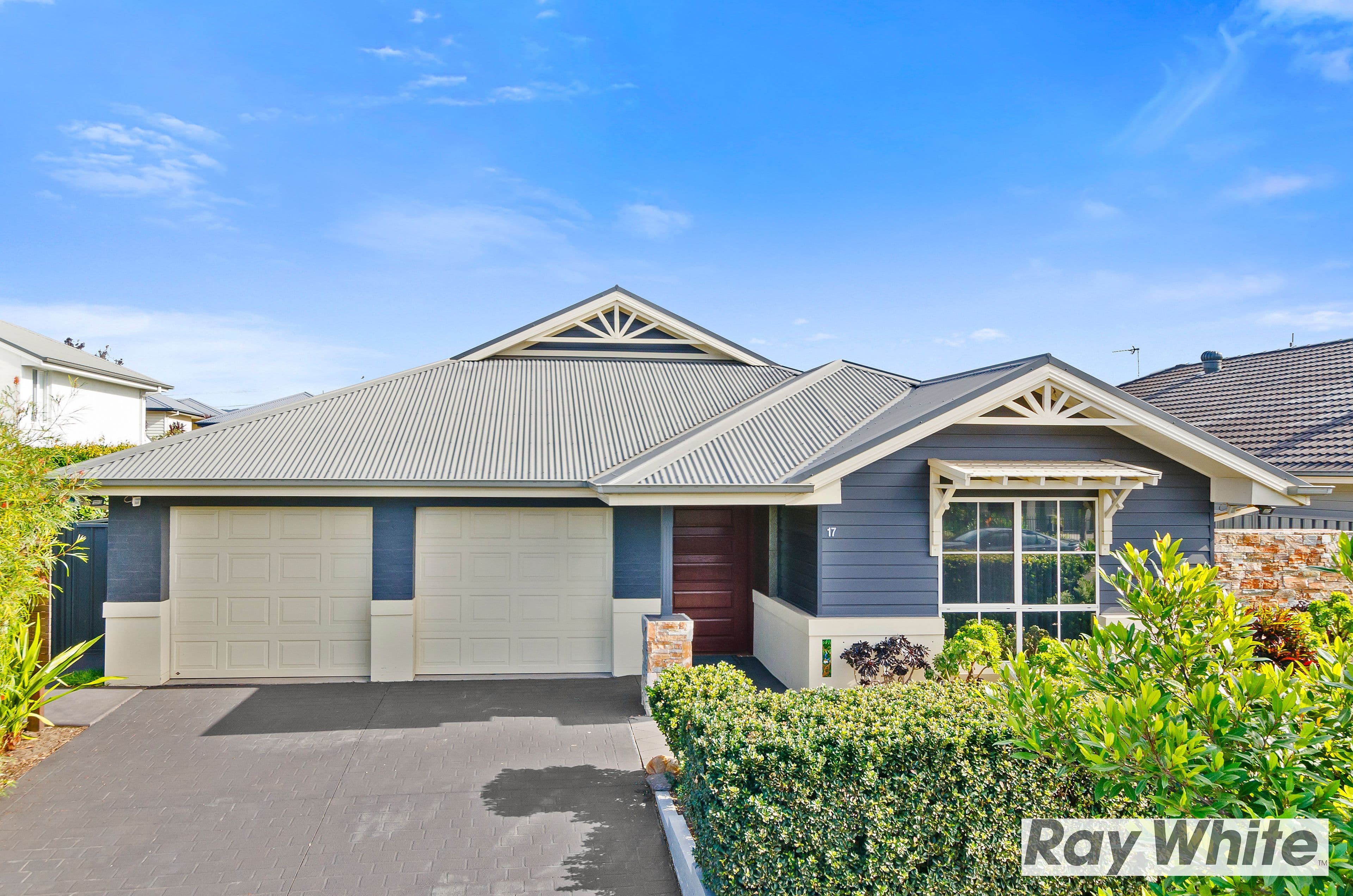 17 Haywards Bay Drive, Haywards Bay - Image 1