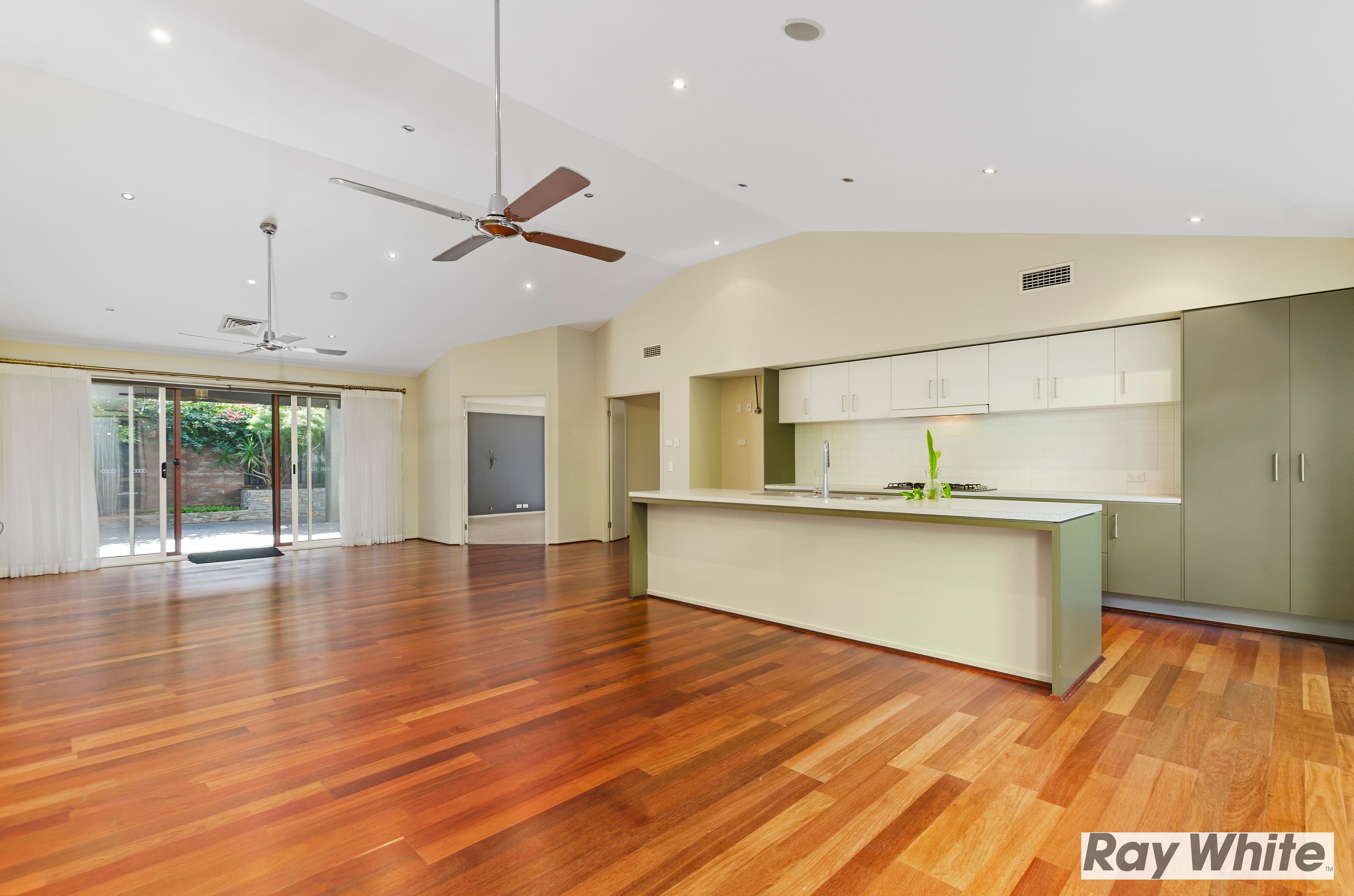 17 Haywards Bay Drive, Haywards Bay - Thumbnail 2
