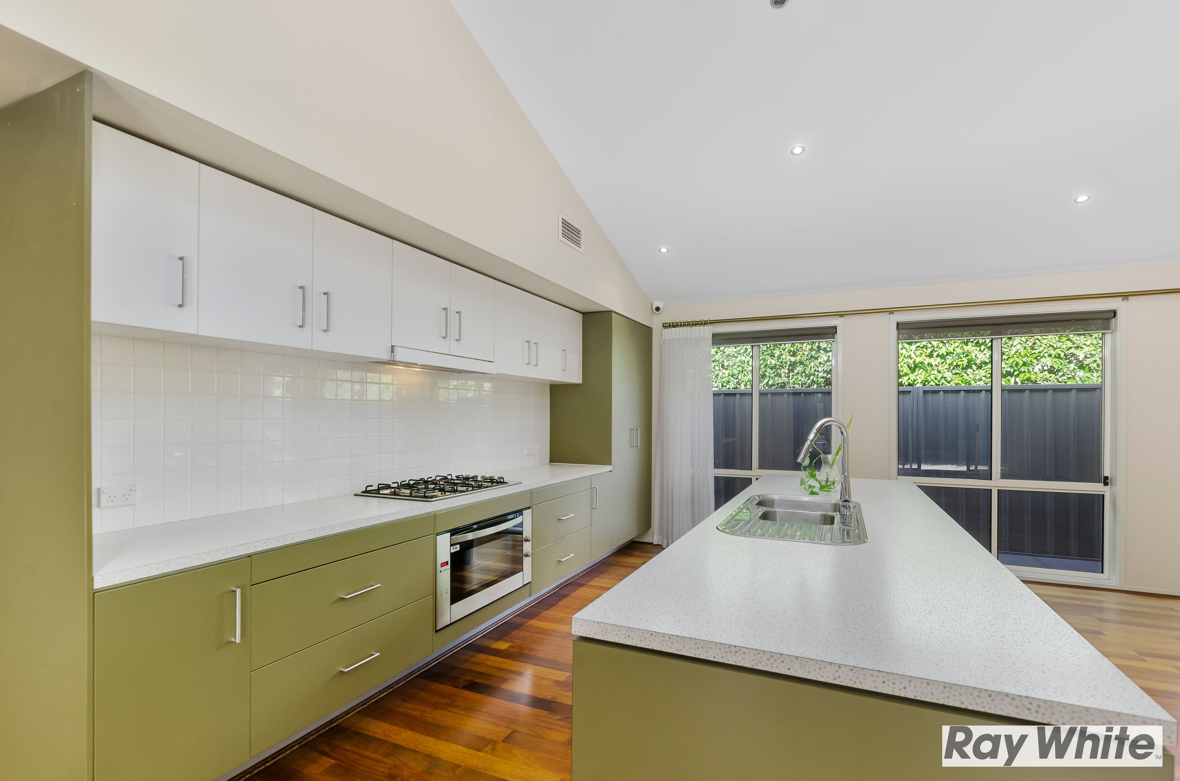 17 Haywards Bay Drive, Haywards Bay - Thumbnail 3