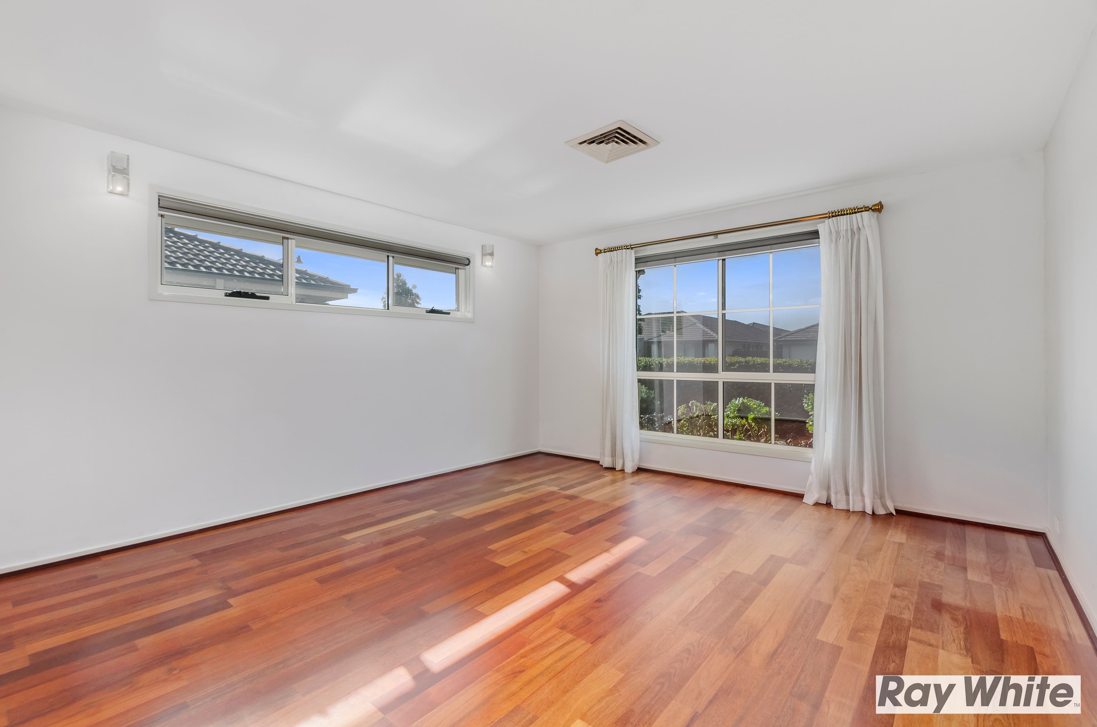 17 Haywards Bay Drive, Haywards Bay - Thumbnail 4