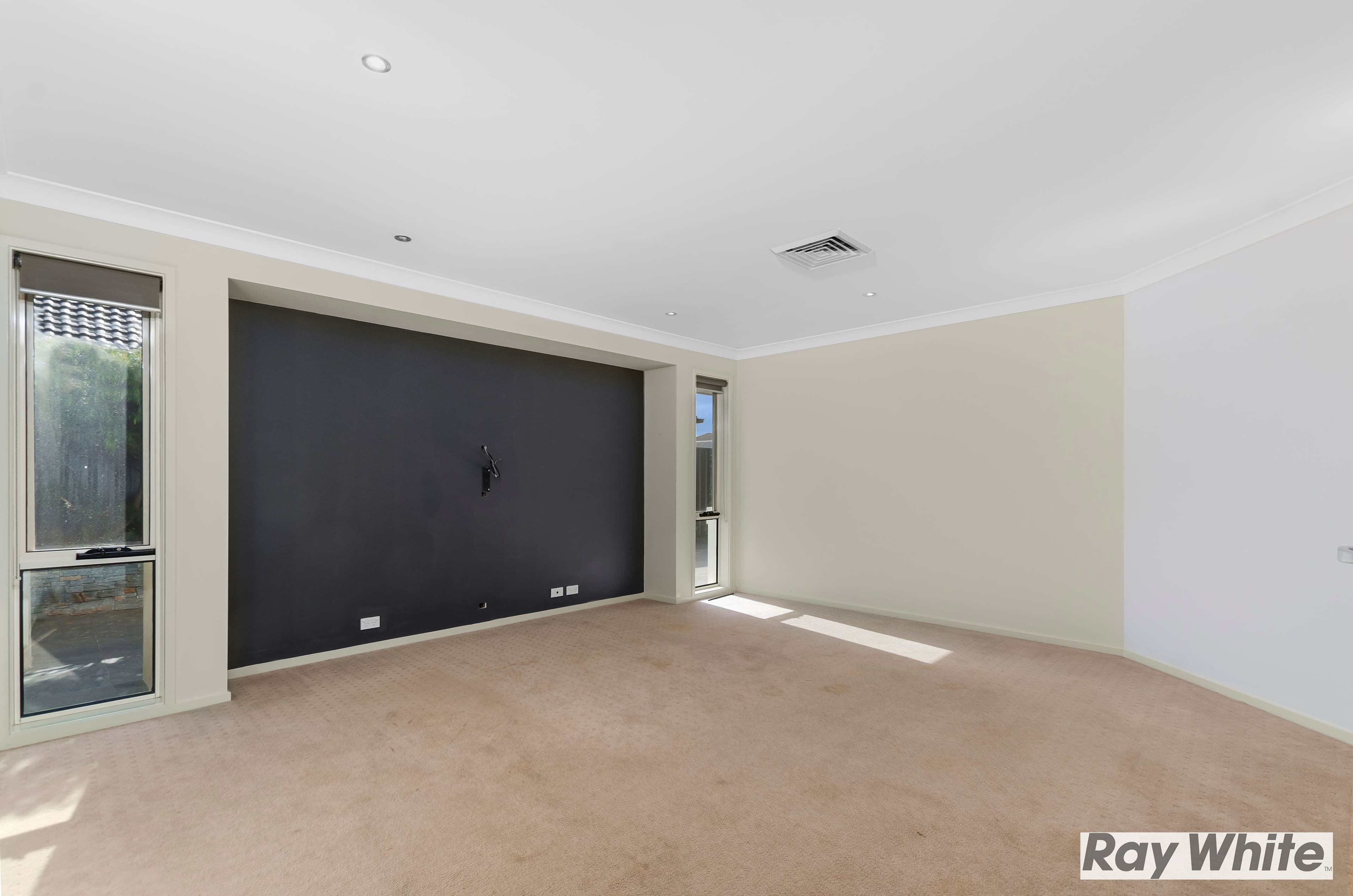 17 Haywards Bay Drive, Haywards Bay - Thumbnail 5