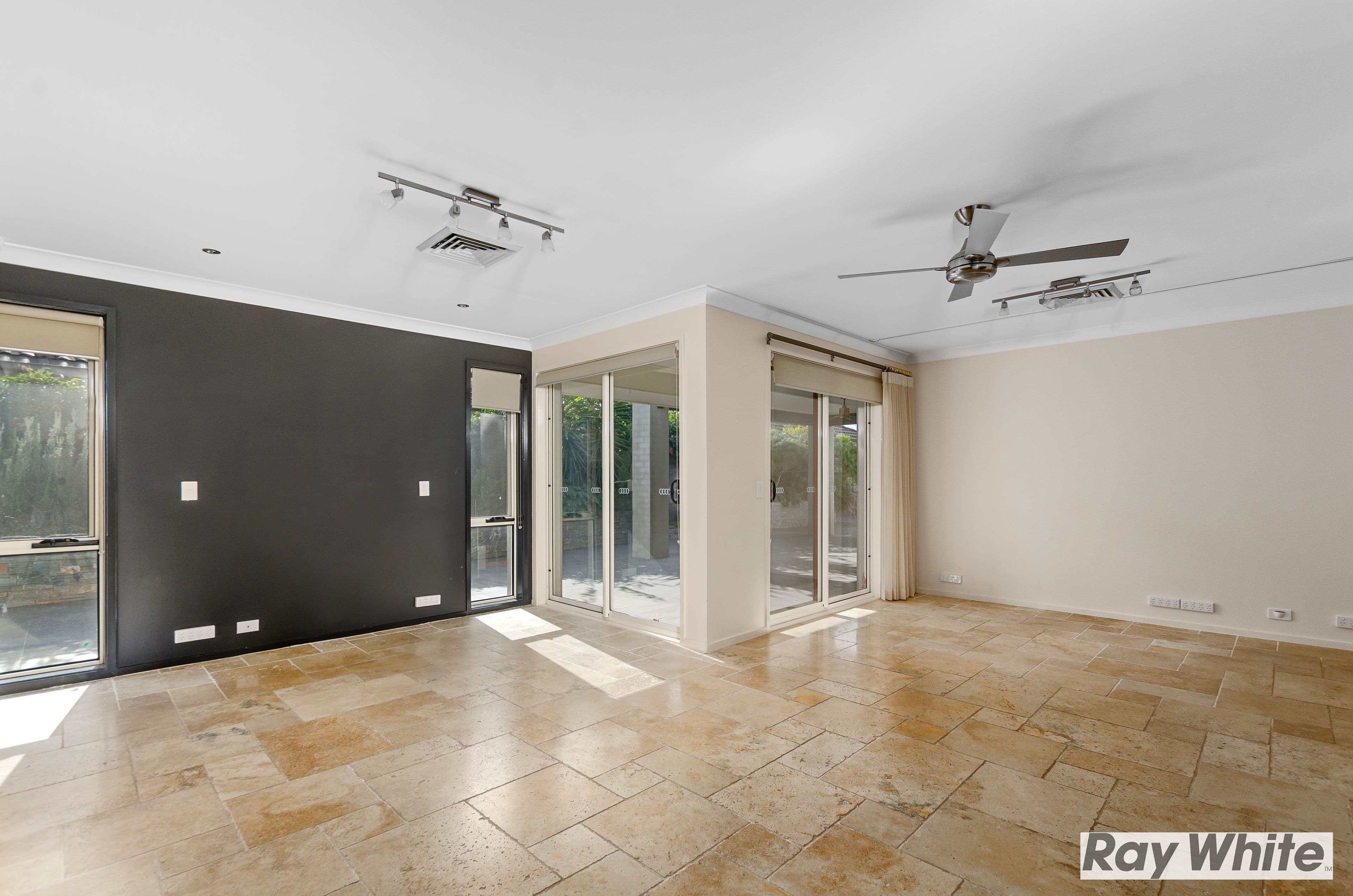 17 Haywards Bay Drive, Haywards Bay - Thumbnail 7