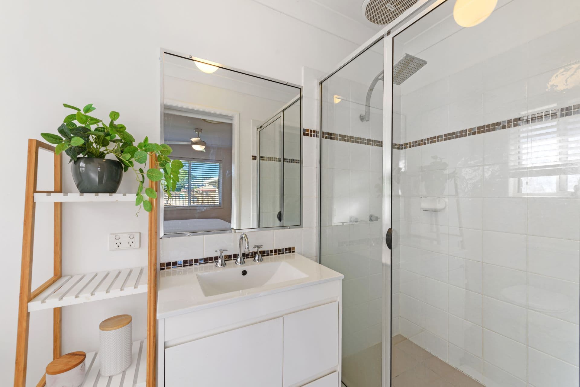 9 Gale Street, Redcliffe QLD 4020, Redcliffe - Thumbnail 7