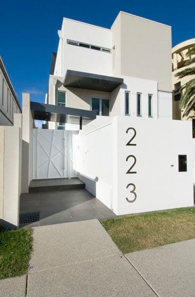 223 Hedges Avenue, MERMAID BEACH QLD 4218, Mermaid Beach - Image 1