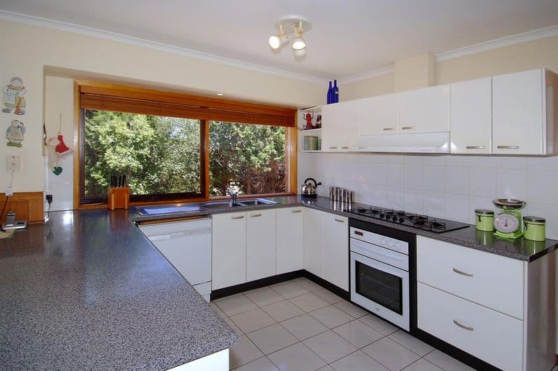 11 Pepper Court, WATTLE GLEN VIC 3096, Wattle Glen - Thumbnail 2