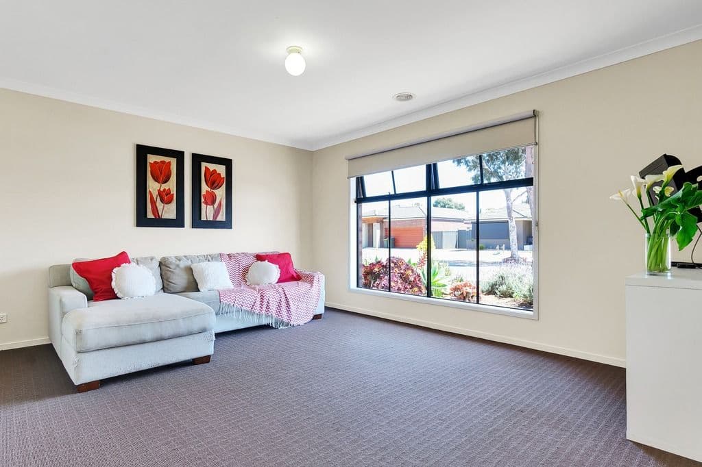 40 Weavers Street, Manor Lakes VIC 3024, Manor Lakes - Thumbnail 2