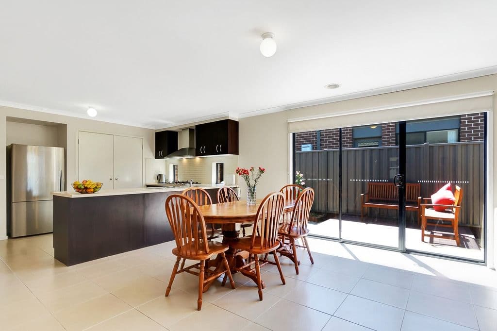 40 Weavers Street, Manor Lakes VIC 3024, Manor Lakes - Thumbnail 3